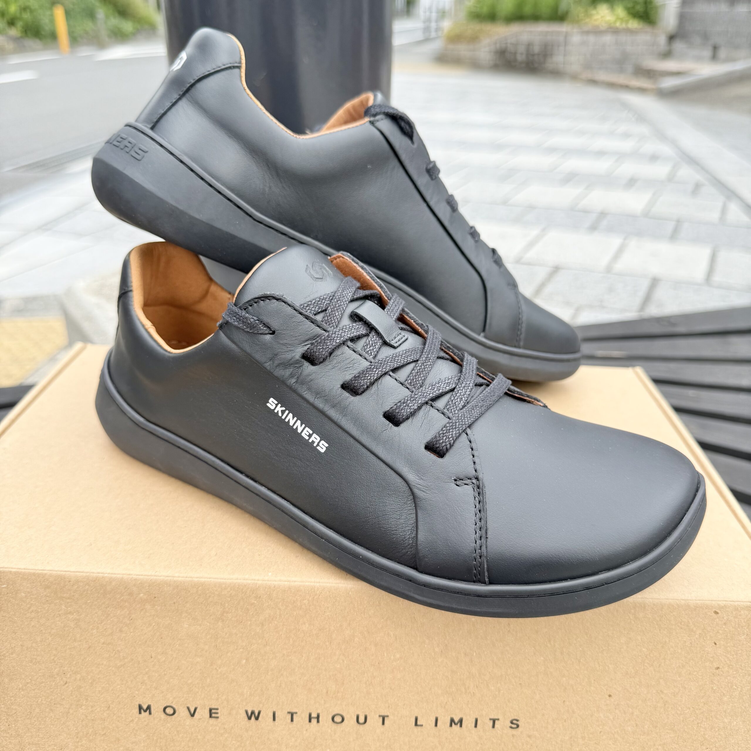 大人の一足！スタイリッシュでシンプルなベアフットシューズ「SKINNERS
